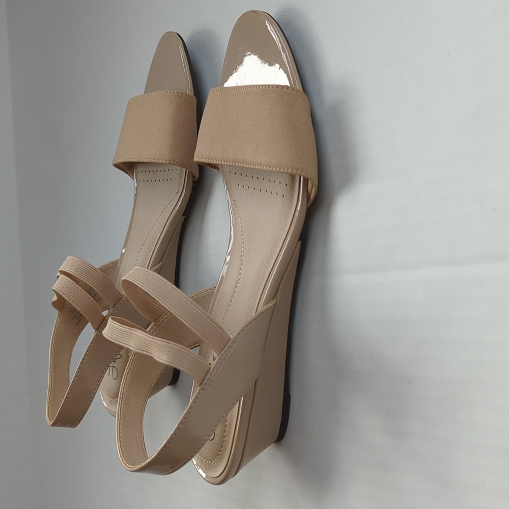 NEW Life Stride Soft System Yolo Wedge Slingback Sandal 7.5 Taupe